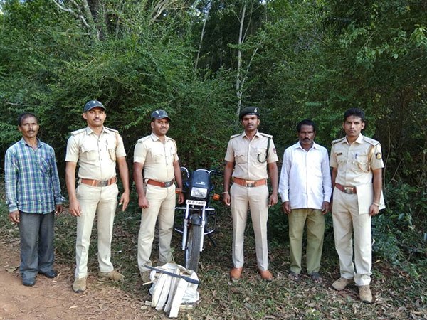 ಶ್ರೀಗಂಧಮರ ಸಾಗಣಿಕೆಗೆ ಯತ್ನ: ಆರೋಪಿ ಪರಾರಿ